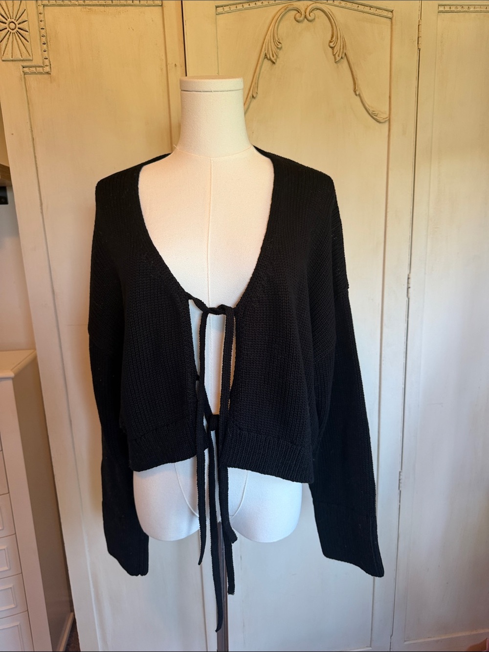 Banana Republic Black Tie-Front Cropped Cardigan